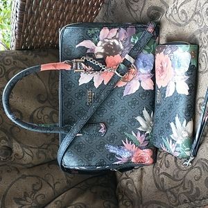 GUESS Wallet & Bag Set Floral